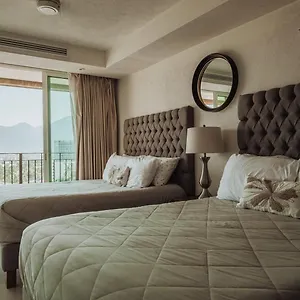  Apartment Grand Venetian Beachfront